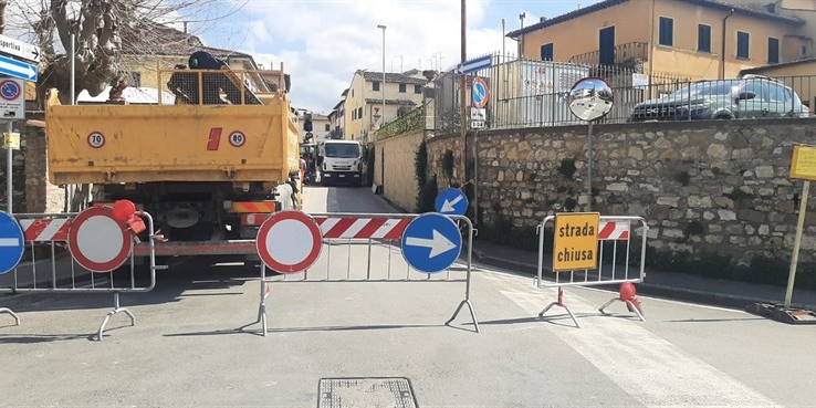 Firenze: Mercatale Val di Pesa, tubo del gas danneggiato durante i lavori di scavo per la fibra. Il sindaco Ciappi: “Situazione inaccettabile”