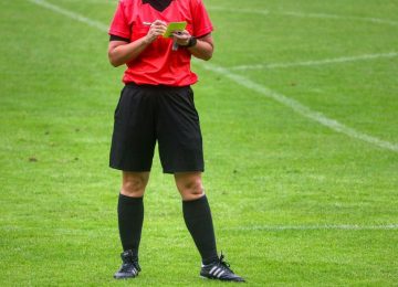 Giocatore colpisce l'arbitro al termine della partita, squalifica di 4 anni.