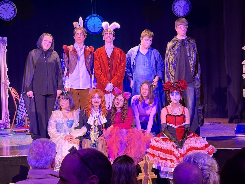 Giovani del Teatro di Bo’ in scena: lo spettacolo “Alice nel Paese delle Meraviglie” a Santa Maria a Monte.