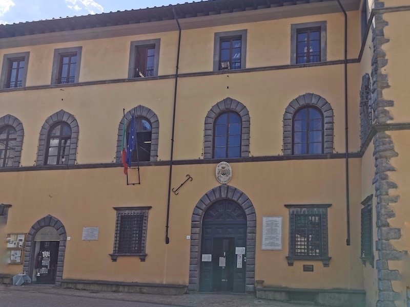 Il Consiglio Comunale di Borgo a Mozzano annulla la cittadinanza onoraria a Benito Mussolini.