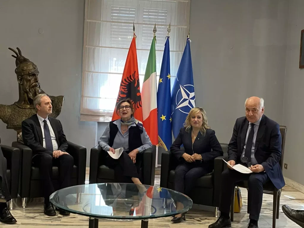 Il proseguimento del gemellaggio Italia-Albania con la 'Nave della Salute'
