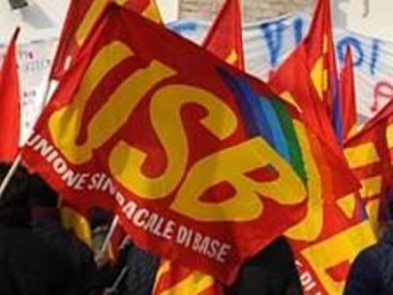 Il sindacato USB denuncia la chiusura temporanea dello stabilimento Piaggio di Pontedera.