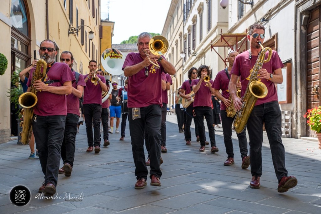 In/Canti e Banchi a Castelfiorentino rinfresca il suo look per il 2025