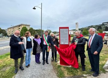 Inaugurato il monumento dedicato alle donne resistenti nel giardino di CiviCain
