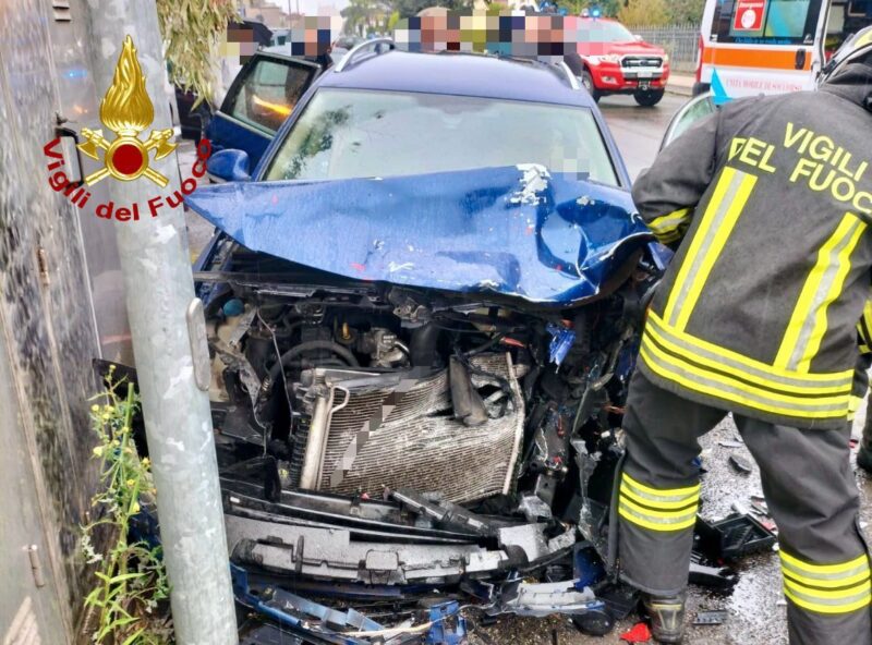 Incidente mortale tra due auto nel Cuoio: perde la vita una donna di 74 anni.