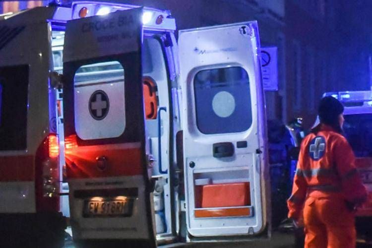 Incidente sulla statale 14 nel Pesarese: auto fuori strada, muore un 24enne