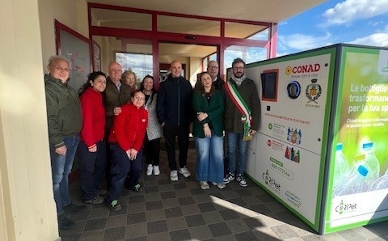 Installato un eco-compattatore per bottiglie al Conad di Vinci: 'Un passo concreto per l'ambiente'