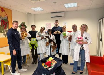 La FABO Herons Montecatini dona peluche ai bambini della Pediatria di Lucca