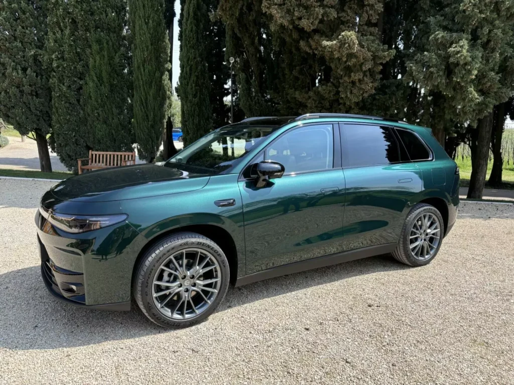 Leapmotor lancia in Italia la C10 con autonomia estesa EV