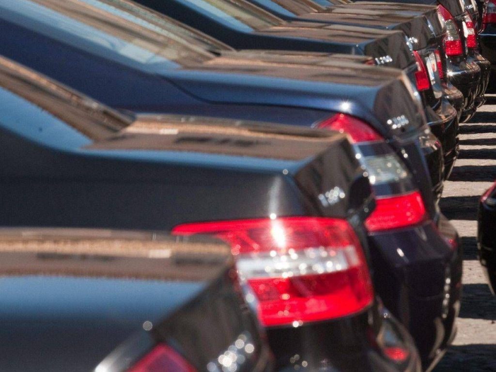 Milioni di operatori di noleggio con conducente assunti per funerali