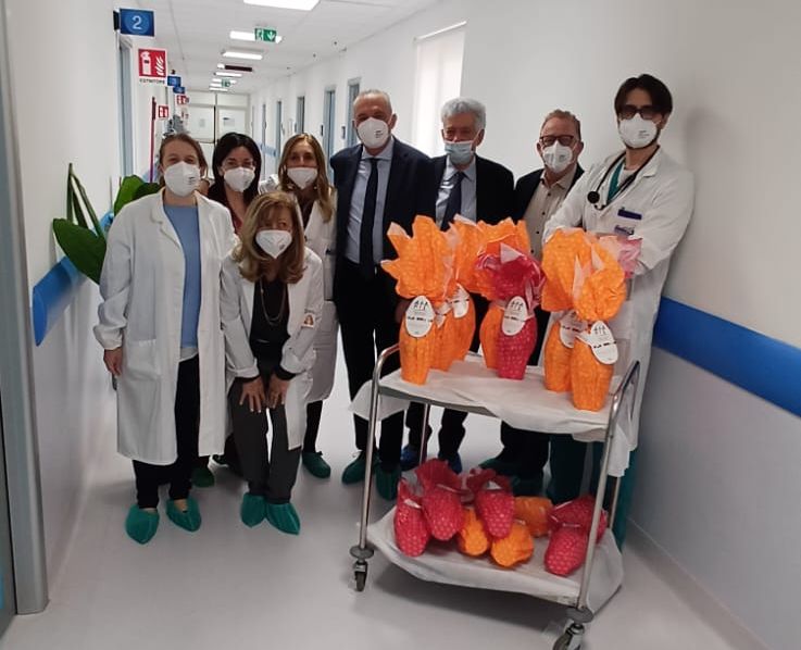 Ospedale Cervello di Palermo: Uova di Pasqua in dono ai pazienti