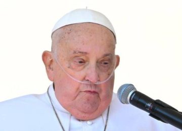 Papa Francesco e i naselli per l'ossigeno: le dichiarazioni dello pneumologo