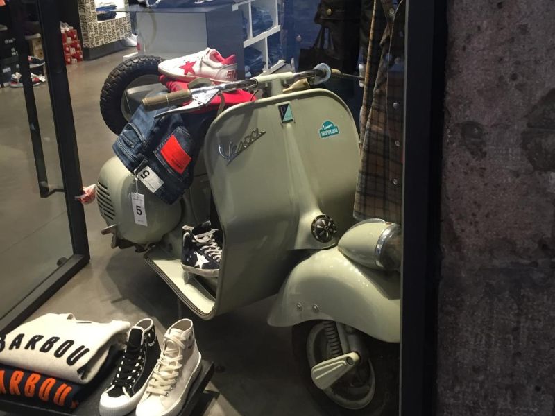 Pisa, 'Borgo in Vespa': un pomeriggio di shopping sull'iconica due ruote italiana