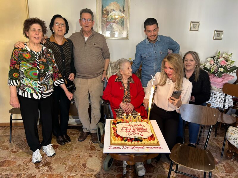 Ponte Buggianese festeggia la maestra Anna Murgia per il suo centesimo compleanno.