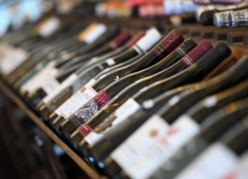 Rapporto Enpaia-Censis: Aumento del consumo di vino, ma preoccupazioni per i dazi - Agenzia di Stampa Italpress