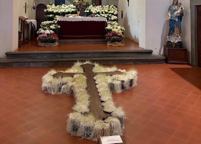 [San Casciano in Val di Pesa] A San Casciano, il sepolcro con le vecchie della Misericordia