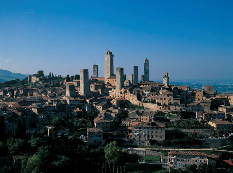 "San Gimignano: Oltre la Storia" - La città dei torti riflette sul futuro del turismo.