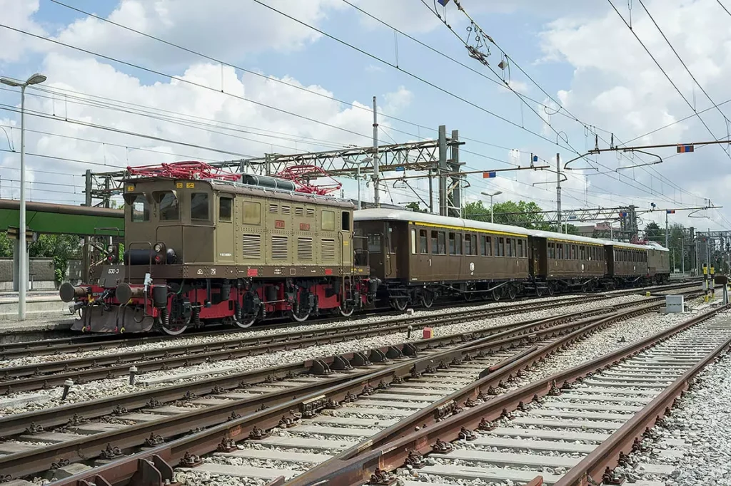 Trenord ripristina il treno storico con 11 corse dirette ai laghi lombardi