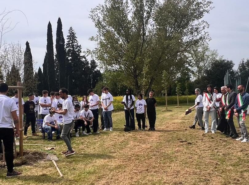 Un albero per Maati: un atto di memoria, un impegno per il futuro.