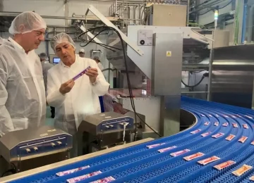 Urso in visita alla Dolfin: 'Incarna l'identità italiana, è un'eccellenza'