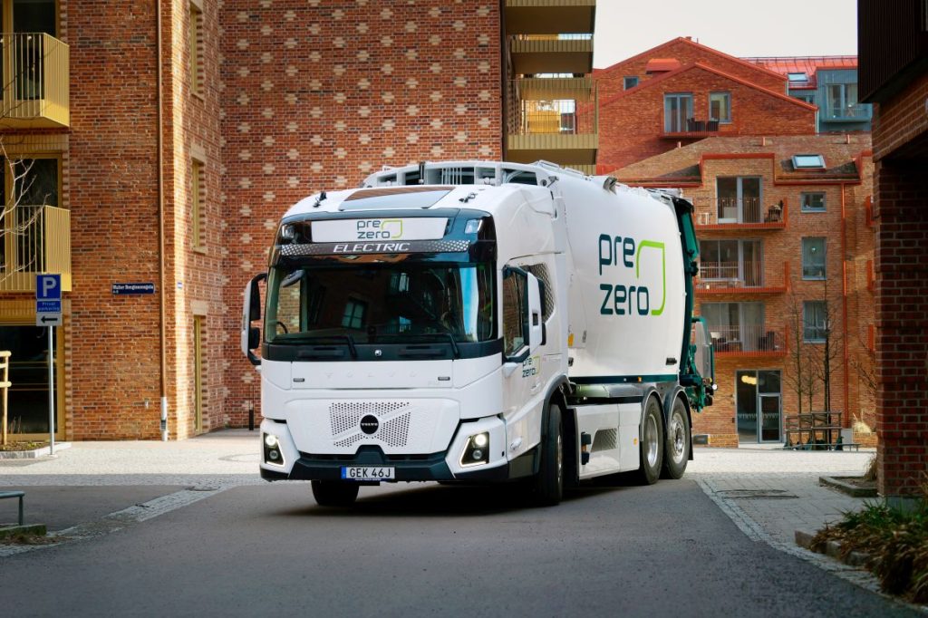 Volvo vende 35 camion elettrici alla società di gestione rifiuti PreZero