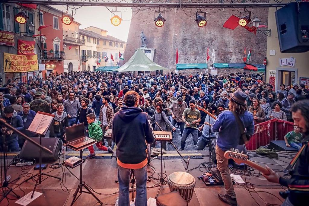 A Lari è tutto pronto per la festa del Primo Maggio!