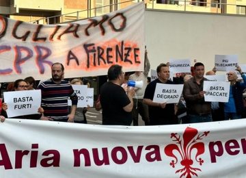 Firenze: San Jacopino, in centinaia al sit-in contro degrado e insicurezza: “Basta così, vogliamo risposte”