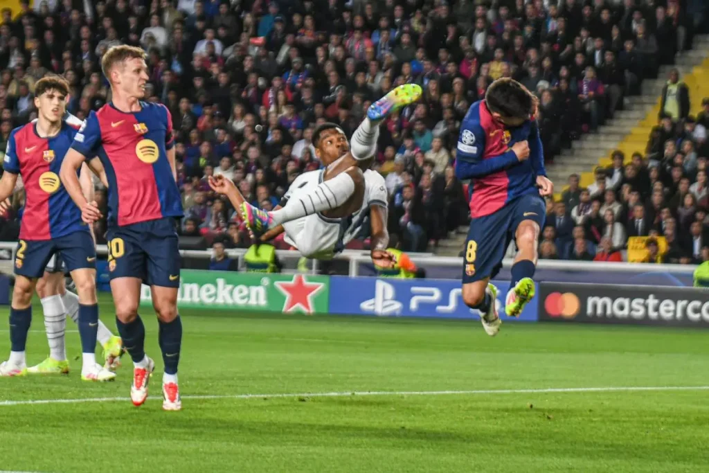 Gol e Spettacolo nella Semifinale di Andata: Barça-Inter 3-3 - Agenzia di Stampa Italpress