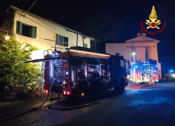 Incendio in un appartamento a Cedri (Peccioli): nessun ferito, blackout di ore nel borgo.