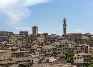 Manifesti di Pro Vita & Famiglia vandalizzati a Siena