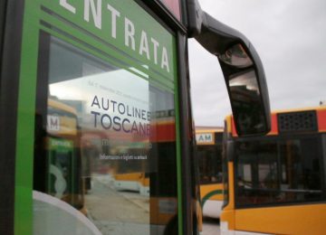 Modifica dell'autobus per il maxischermo durante la partita Bari-Pisa