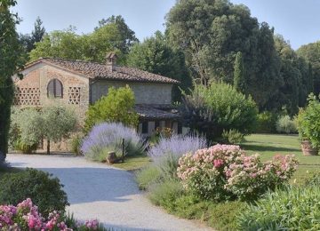 Monsignor della Casa Country Resort cerca personale per la stagione 2025.