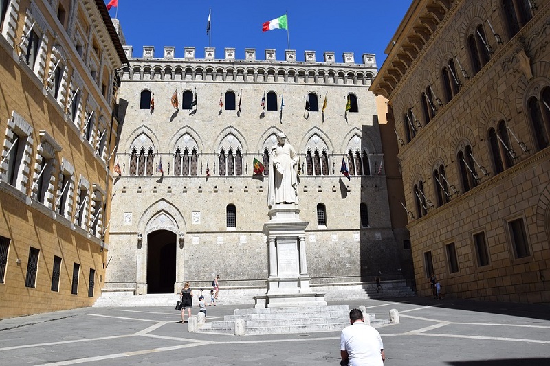 Moody's aumenta il rating di Monte dei Paschi. Outlook positivo.