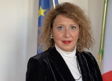 Per combattere la solitudine digitale è necessario un lavoro sinergico tra scuola, famiglia e istituzioni.