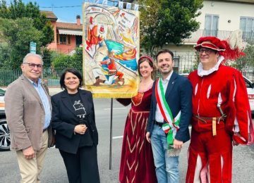 Ritorna la Disfida a San Donnino: cortei storici, giochi e sbandieratori ravvivano il quartiere.