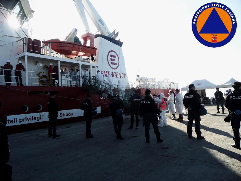 La Sea-Watch 5 attraccherà a Marina di Carrara con 190 migranti soccorsi nel Mediterraneo.