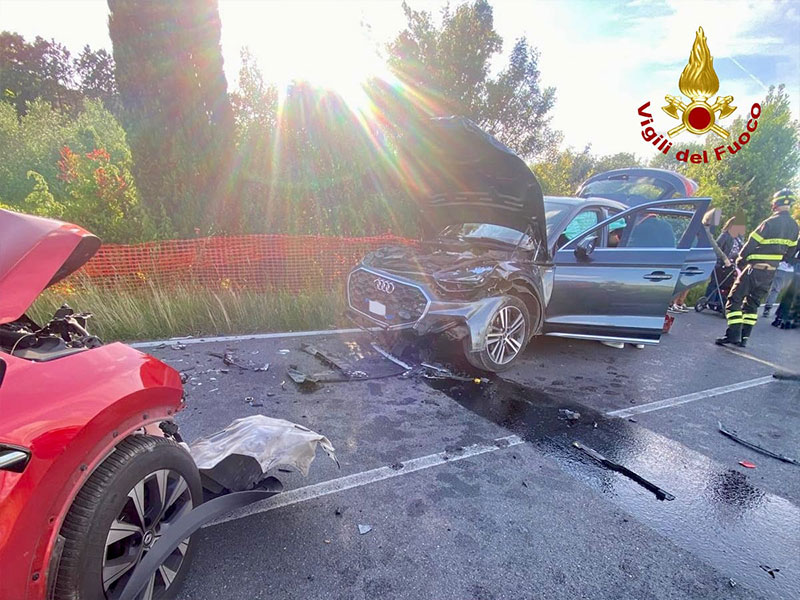 Scontro frontale a Terricciola: quattro adulti e quattro minori feriti