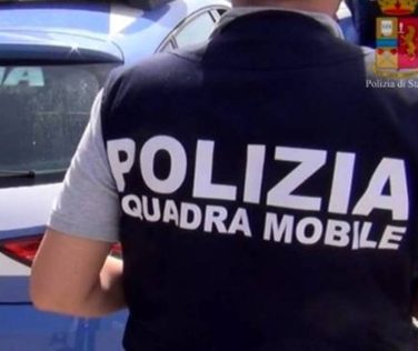 Sorpreso a vendere droga durante i domiciliari: arresto e trasferimento in carcere
