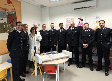 Statimetro e libri per la pediatria: il regalo della Polizia Penitenziaria all'ospedale di Lucca