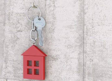 Tentano di occupare abusivamente un'abitazione comunale a Santa Croce