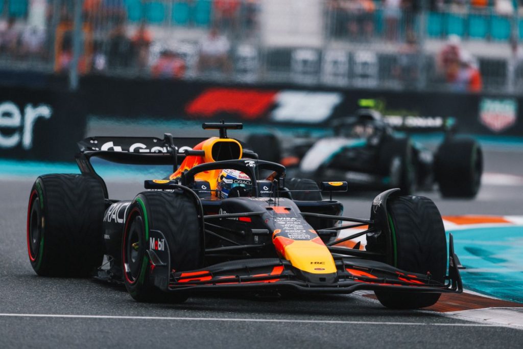 Verstappen Si Assicura la Pole a Miami, Antonelli in Seconda Fila - Agenzia di Stampa Italpress