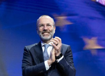 Weber: "Con i dazi, l'UE può partecipare al tavolo negoziale da una posizione di forza"