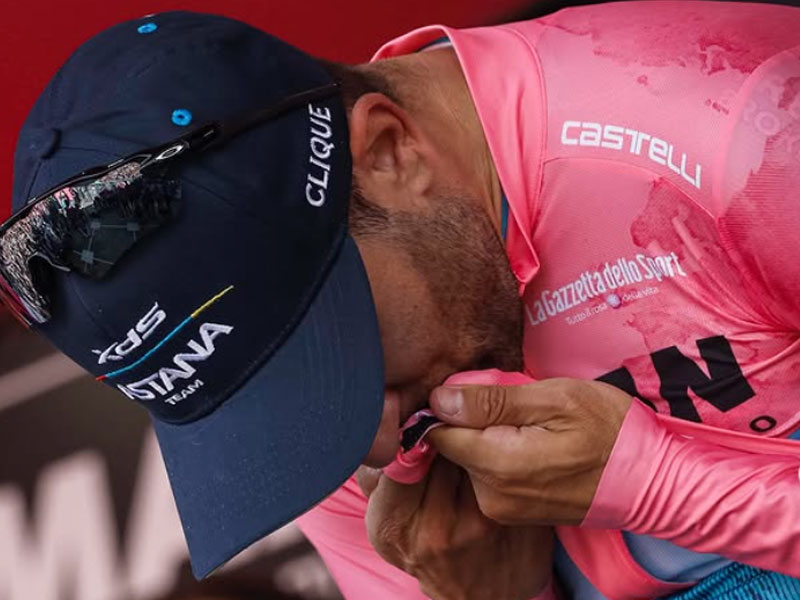 Diego Ulissi, il cecinese, conquista la maglia rosa nell'ottava tappa del Giro d'Italia.