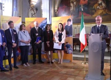 Inaugurata alla Camera la mostra "Il Viaggio del Plasma"