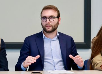 Accolta la proposta di Azione sulla delega alle Politiche e Progetti Europei. Mantellassi: “Nei prossimi giorni affiderò il compito a un assessorato.”