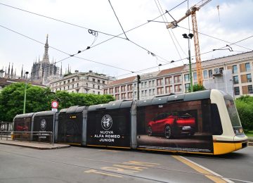 Alfa Romeo Junior: Accelerando Velocemente sui Binari di Milano