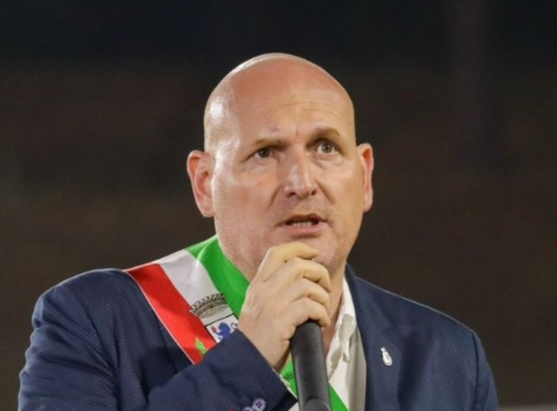 Barberino Tavarnelle, il sindaco Baroncelli disattiva il profilo social: "Molestie da account falsi"