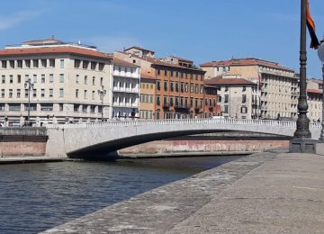 Cadavere nel fiume Arno a Pisa, recuperato il corpo all'altezza del Ponte di Mezzo