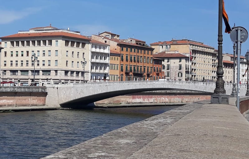 Cadavere nel fiume Arno a Pisa, recuperato il corpo all'altezza del Ponte di Mezzo