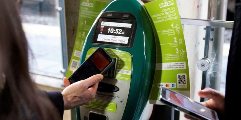 Da oggi si può viaggiare con carta contactless
